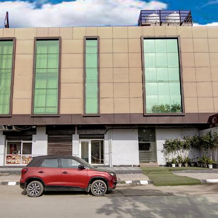 Hotel Silky Palace Near Igi Airportt ニューデリー エクステリア 写真