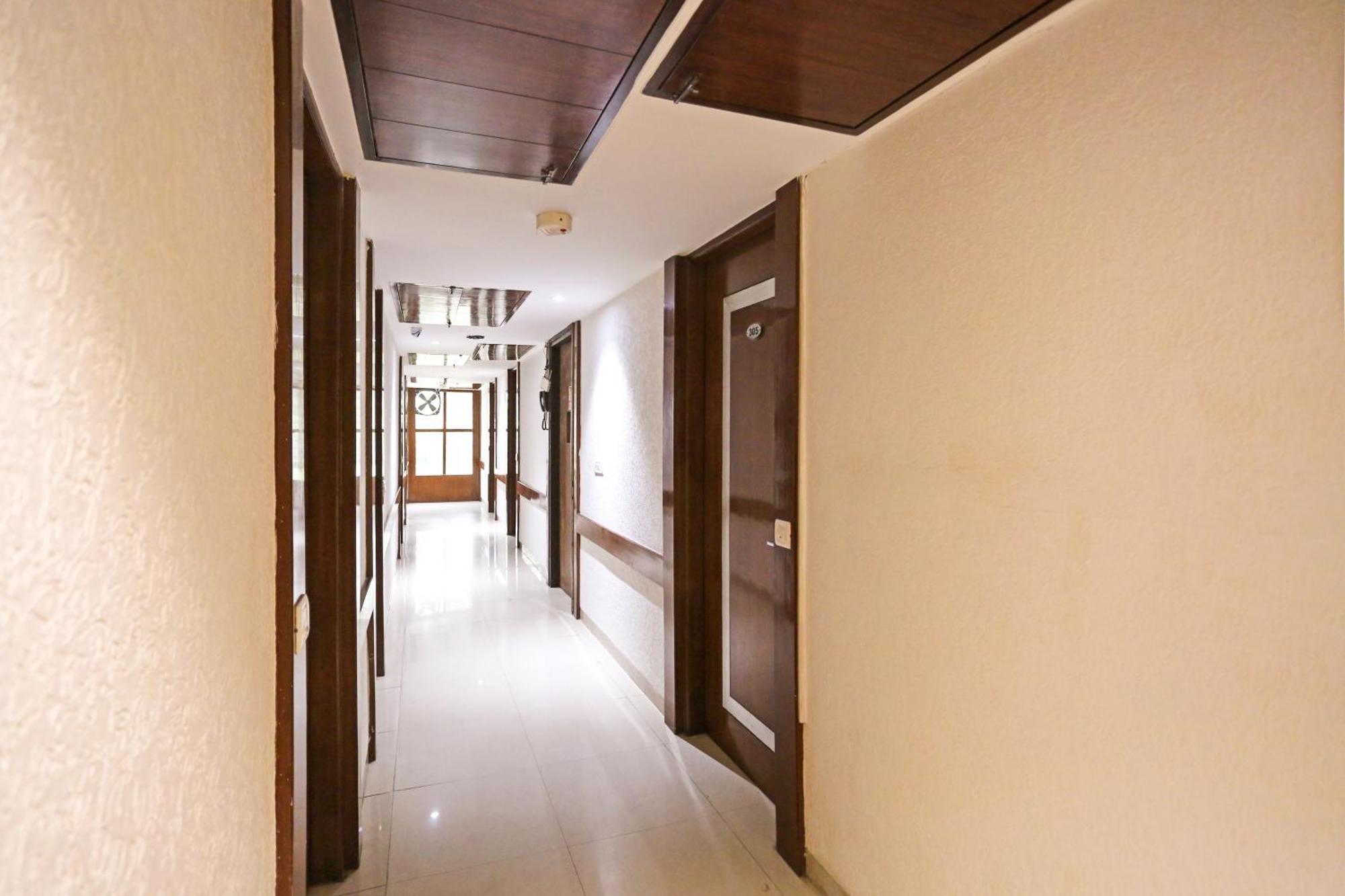 Hotel Silky Palace Near Igi Airportt ニューデリー エクステリア 写真