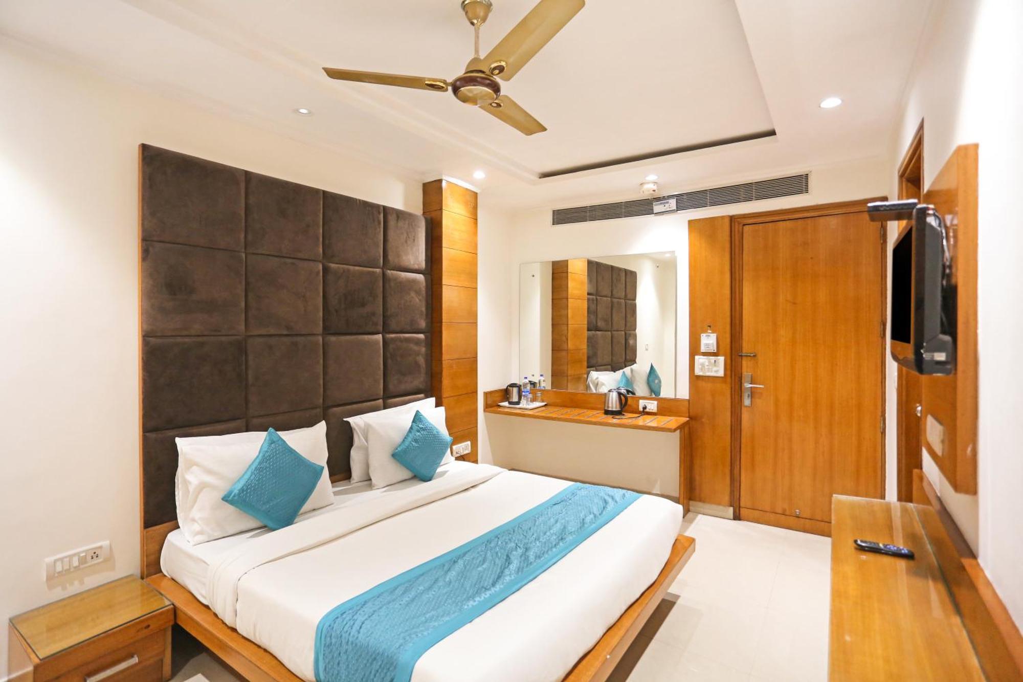 Hotel Silky Palace Near Igi Airportt ニューデリー エクステリア 写真