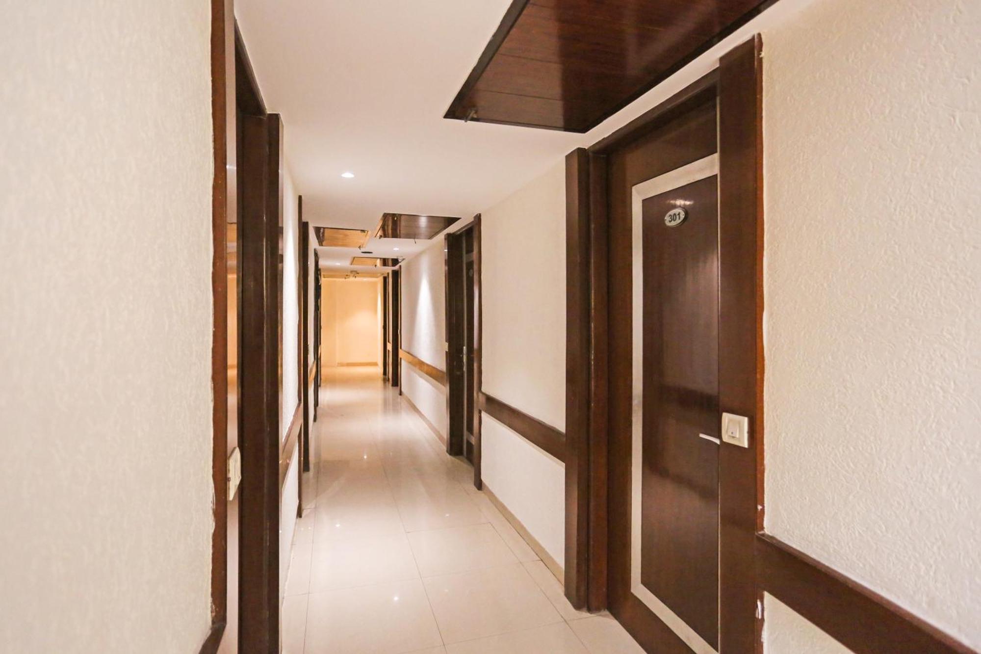 Hotel Silky Palace Near Igi Airportt ニューデリー エクステリア 写真