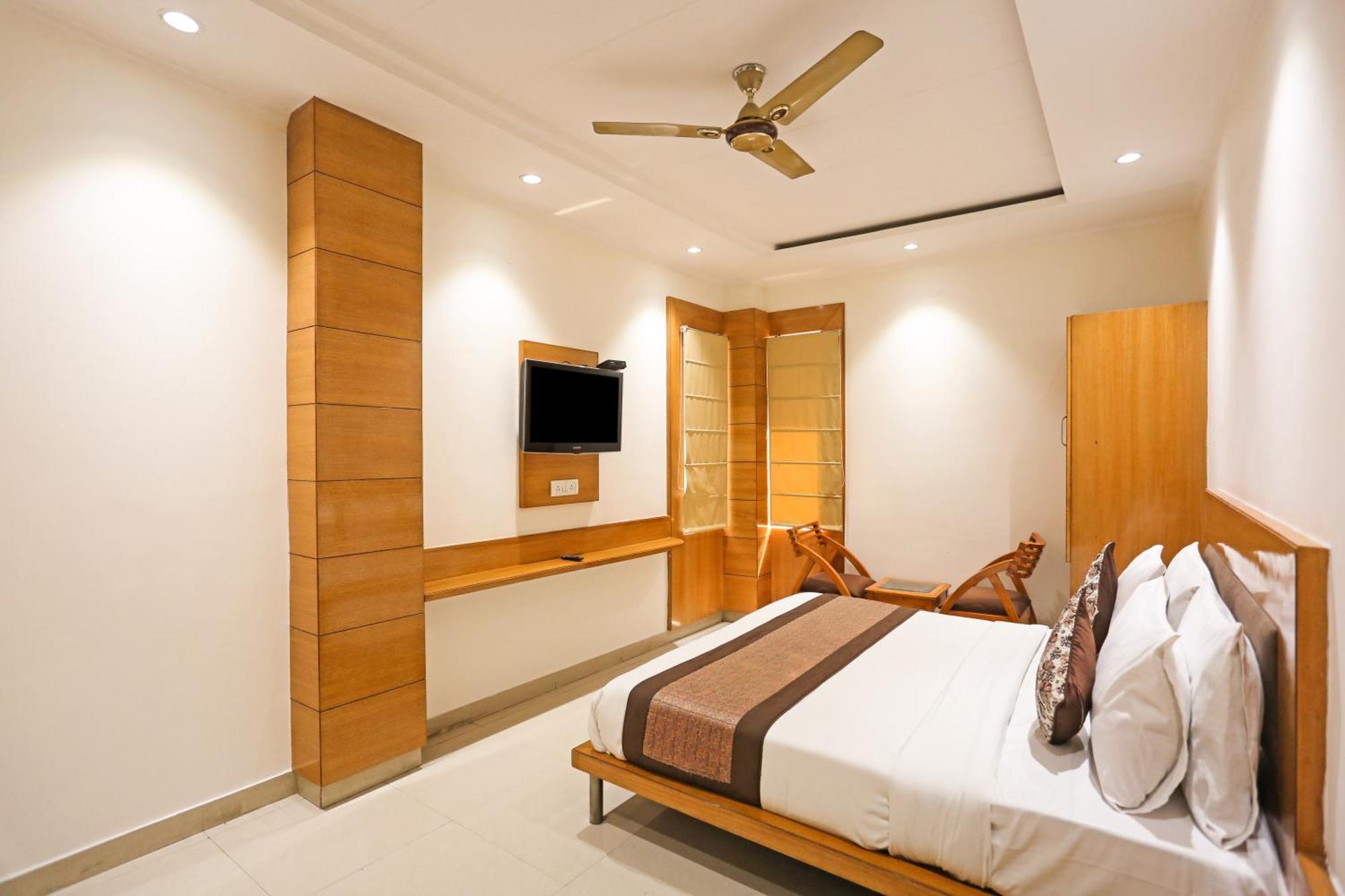 Hotel Silky Palace Near Igi Airportt ニューデリー エクステリア 写真