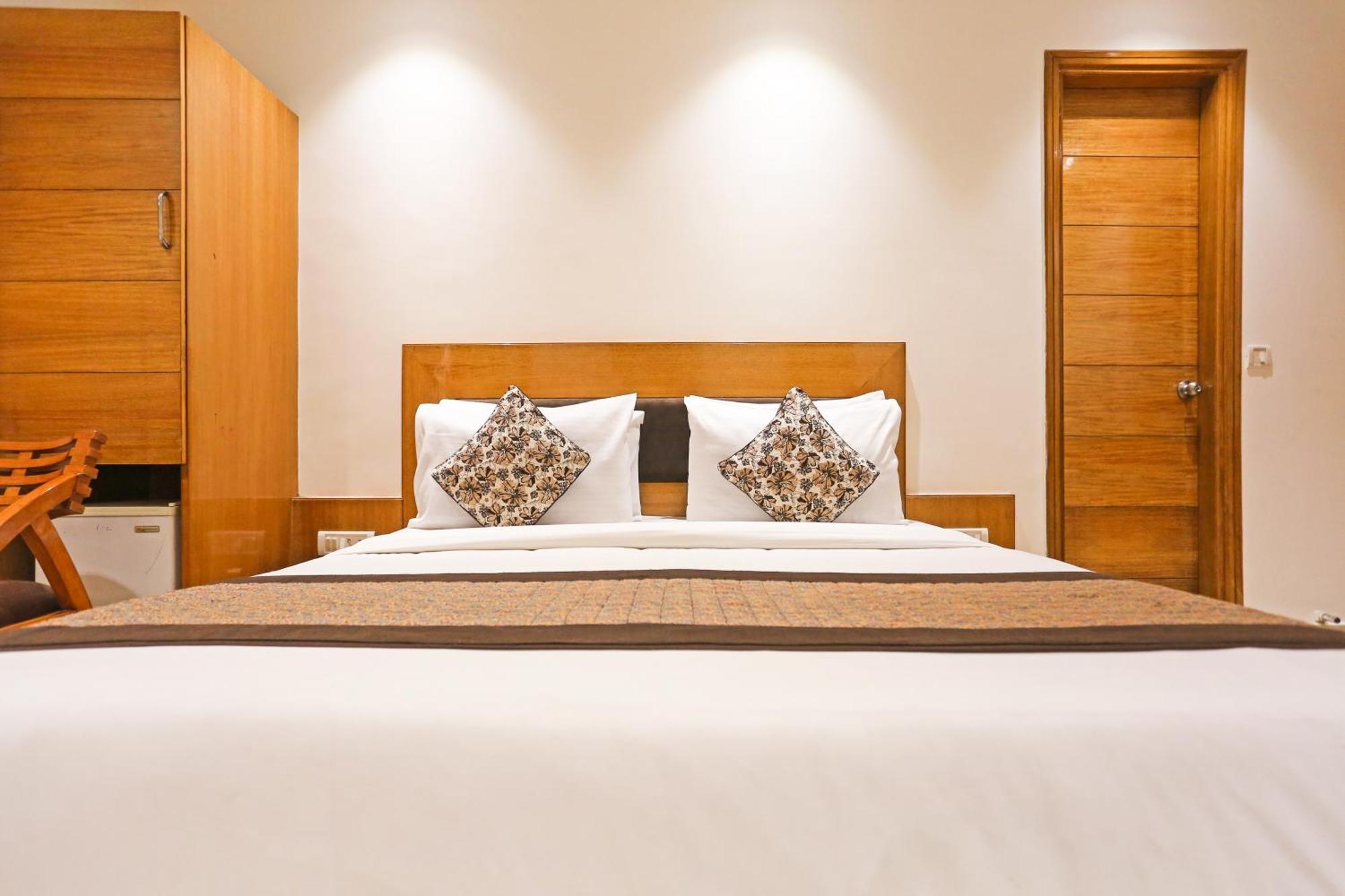 Hotel Silky Palace Near Igi Airportt ニューデリー エクステリア 写真