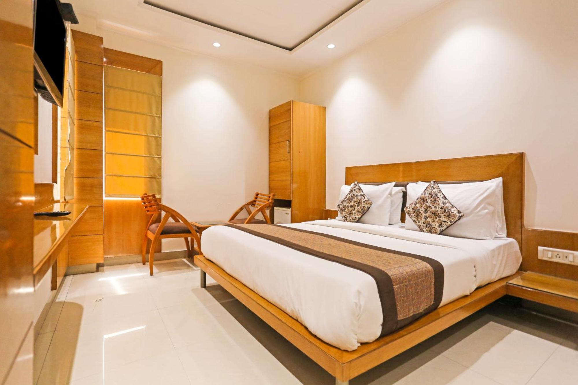 Hotel Silky Palace Near Igi Airportt ニューデリー エクステリア 写真