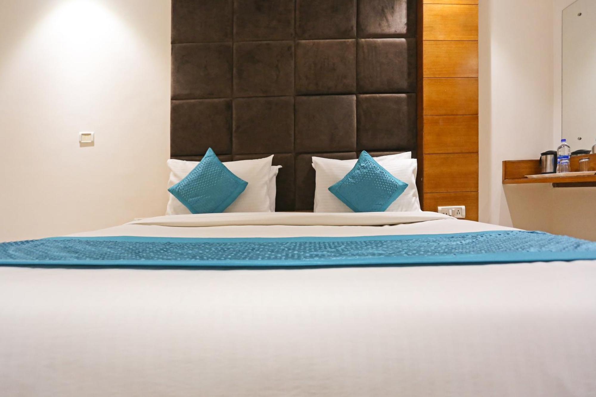 Hotel Silky Palace Near Igi Airportt ニューデリー エクステリア 写真