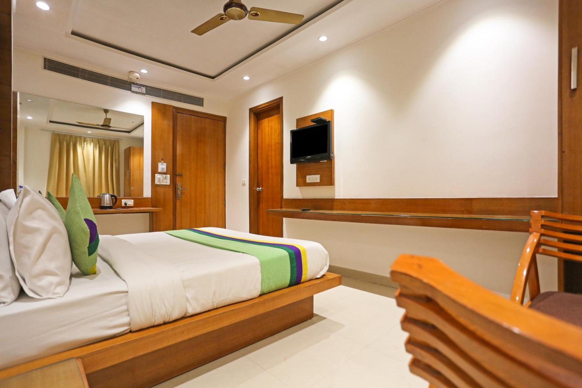 Hotel Silky Palace Near Igi Airportt ニューデリー エクステリア 写真