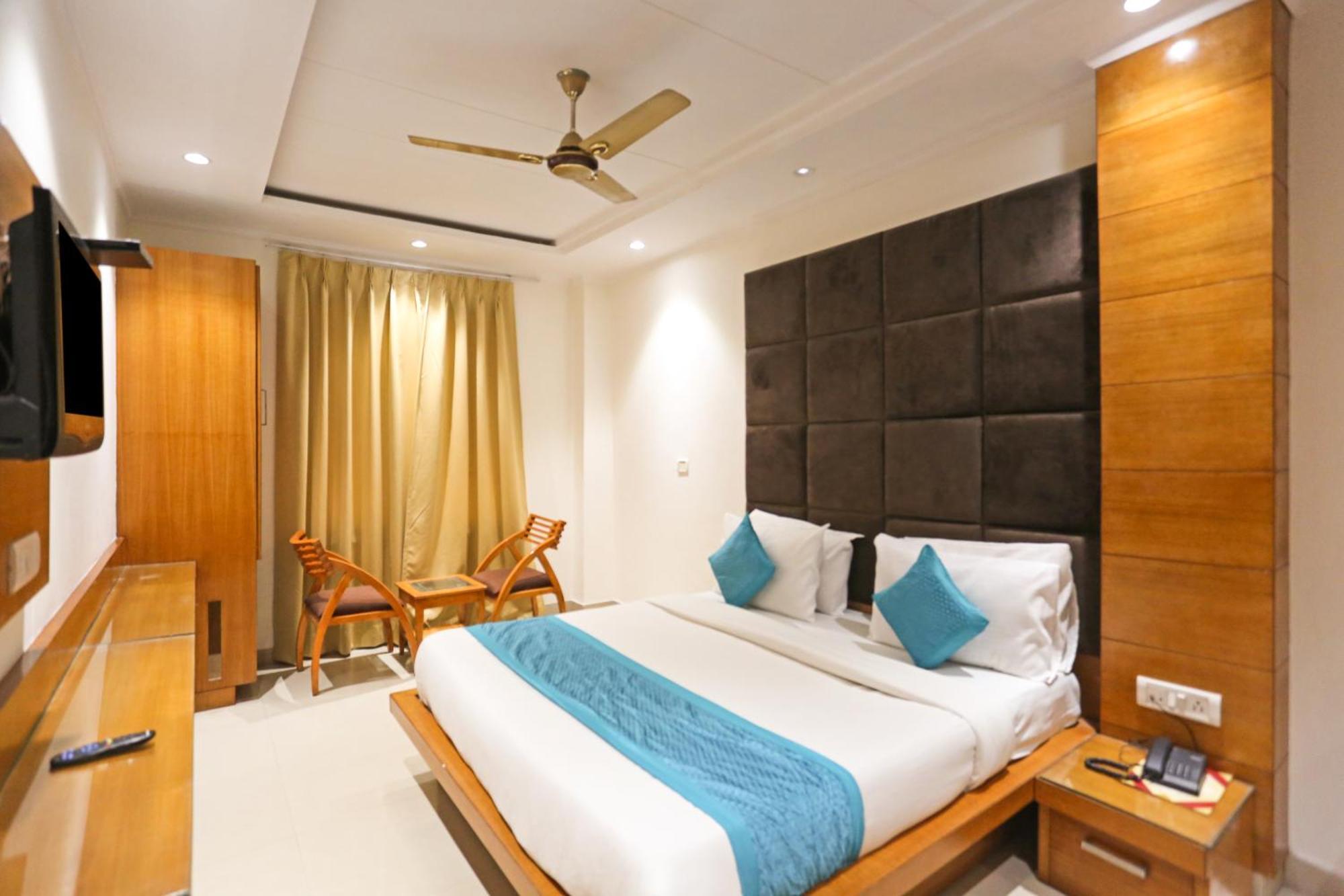 Hotel Silky Palace Near Igi Airportt ニューデリー エクステリア 写真