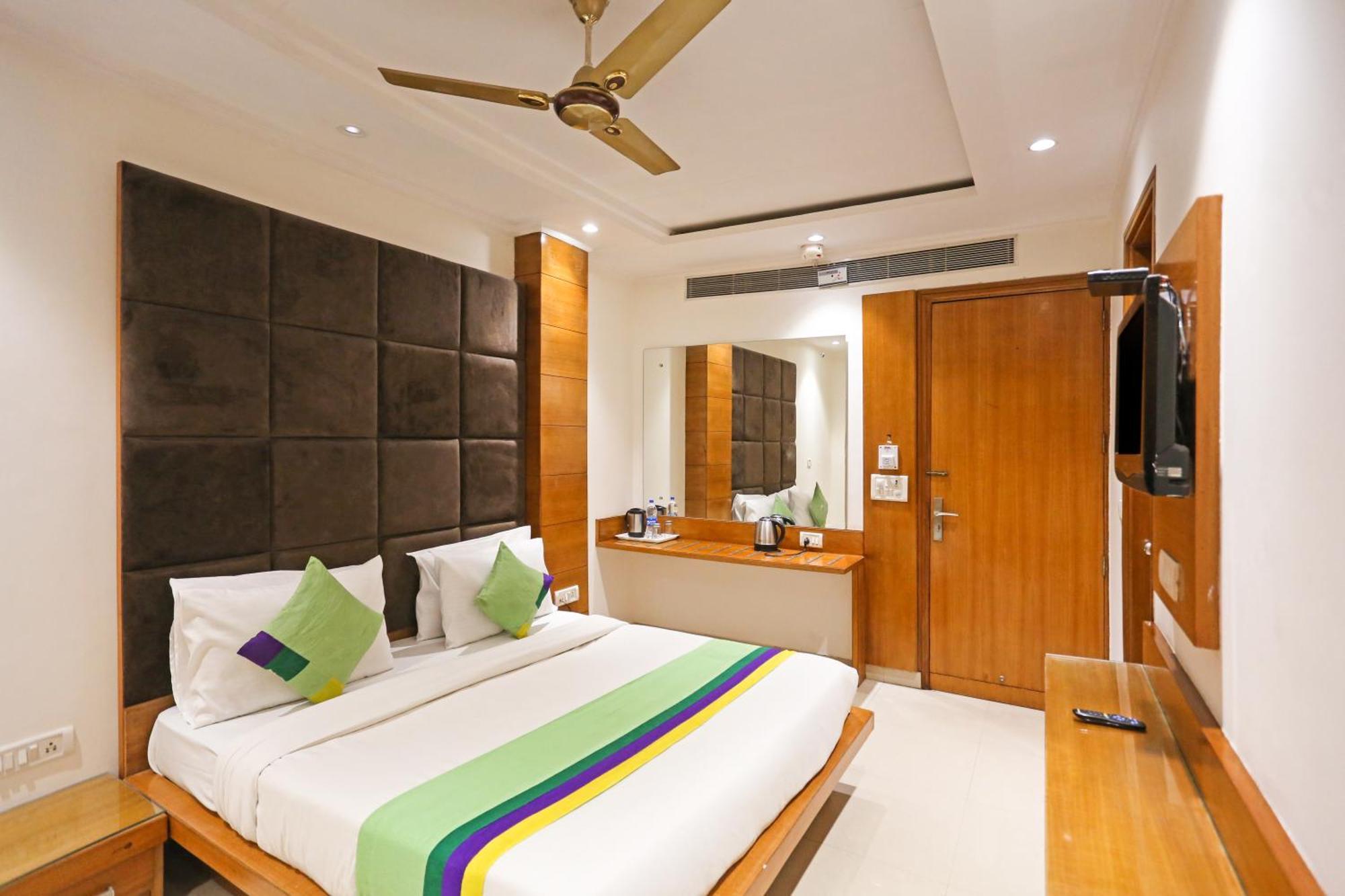 Hotel Silky Palace Near Igi Airportt ニューデリー エクステリア 写真