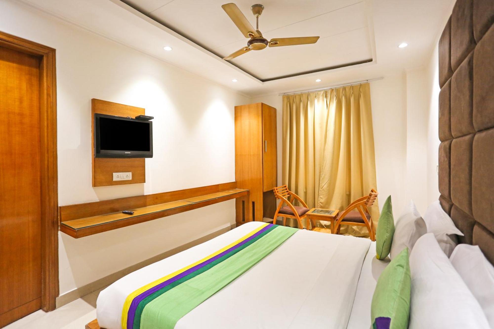 Hotel Silky Palace Near Igi Airportt ニューデリー エクステリア 写真
