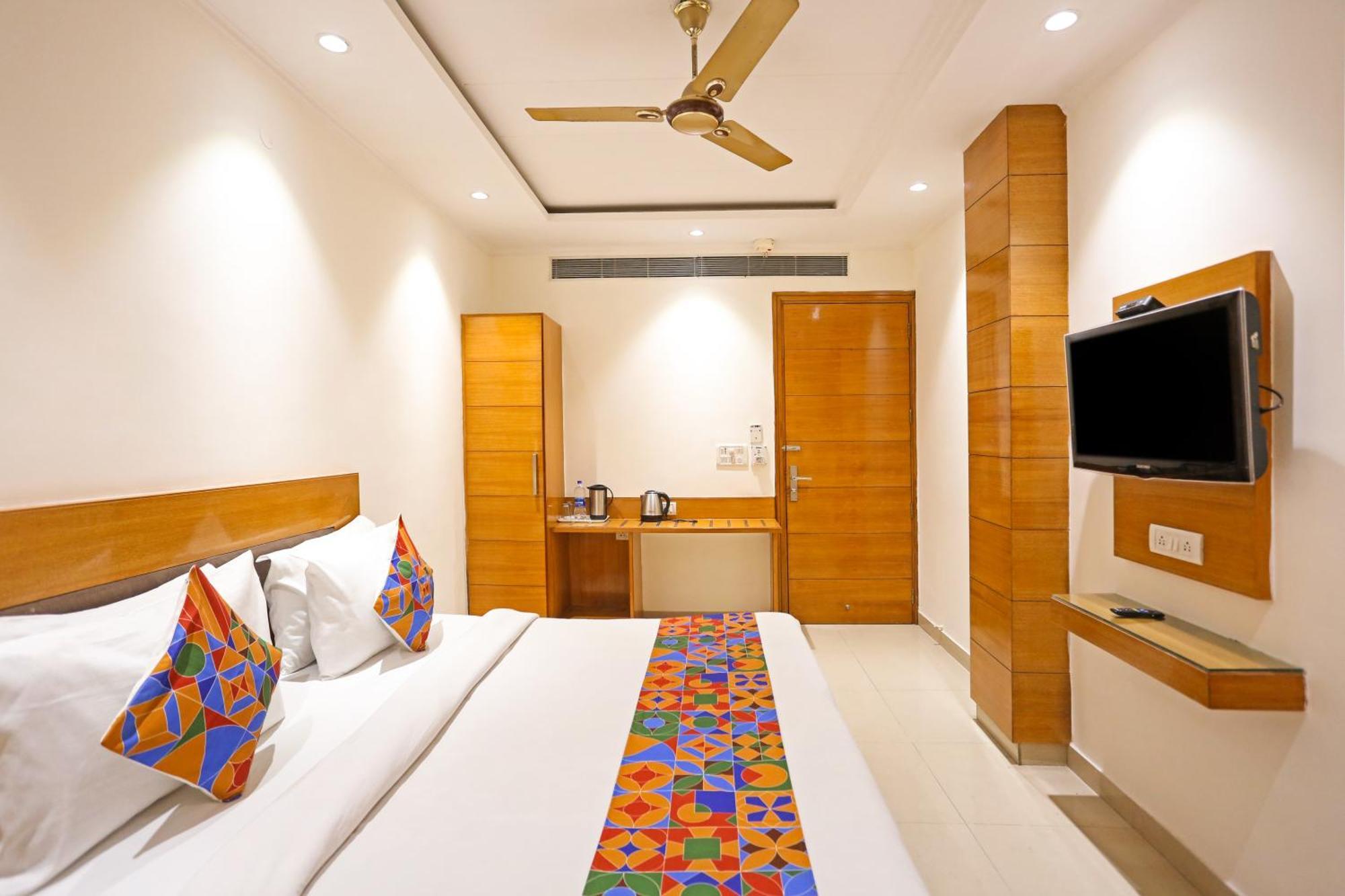 Hotel Silky Palace Near Igi Airportt ニューデリー エクステリア 写真