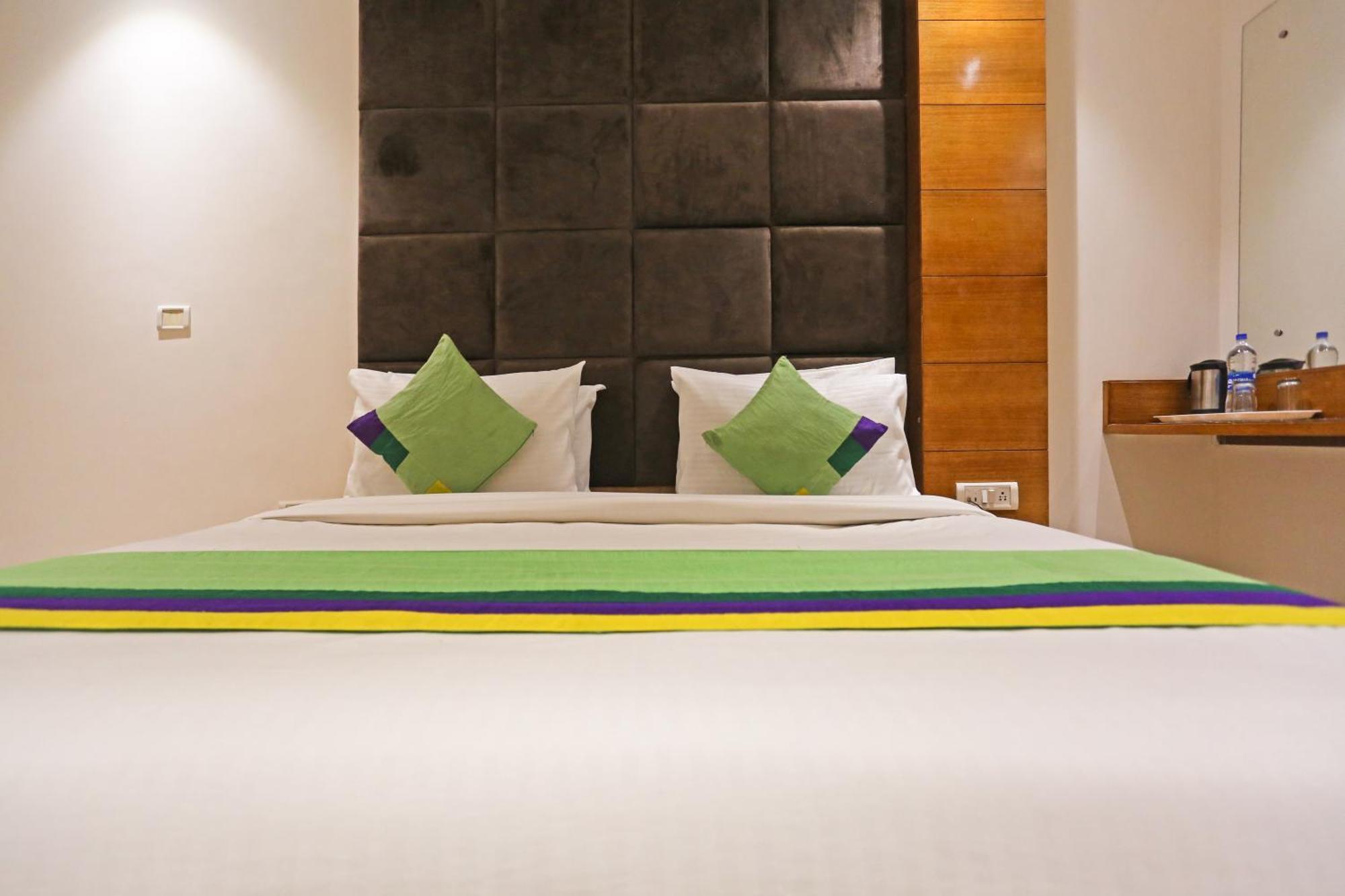 Hotel Silky Palace Near Igi Airportt ニューデリー エクステリア 写真