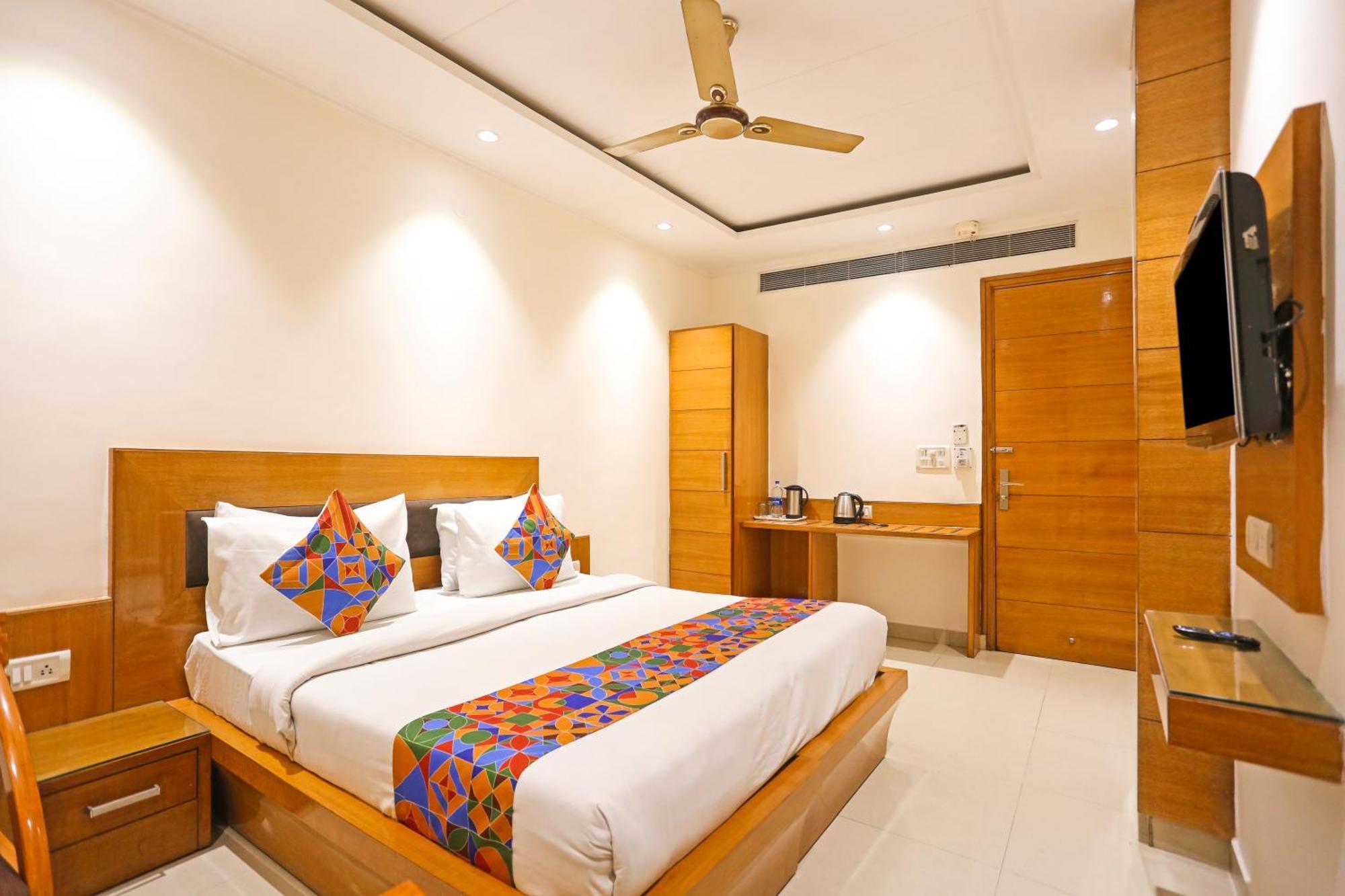 Hotel Silky Palace Near Igi Airportt ニューデリー エクステリア 写真