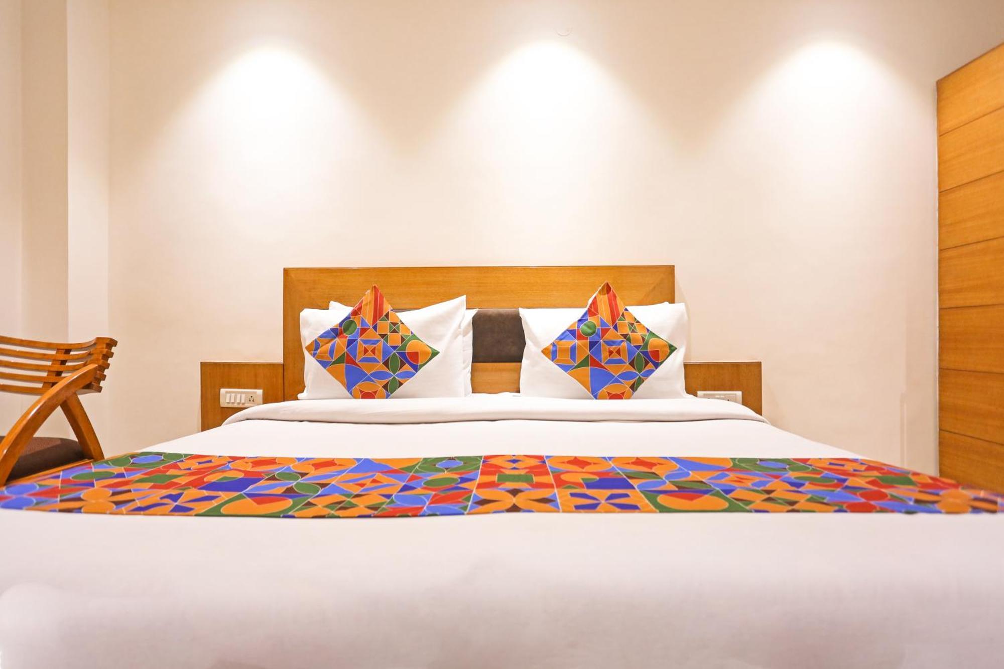 Hotel Silky Palace Near Igi Airportt ニューデリー エクステリア 写真