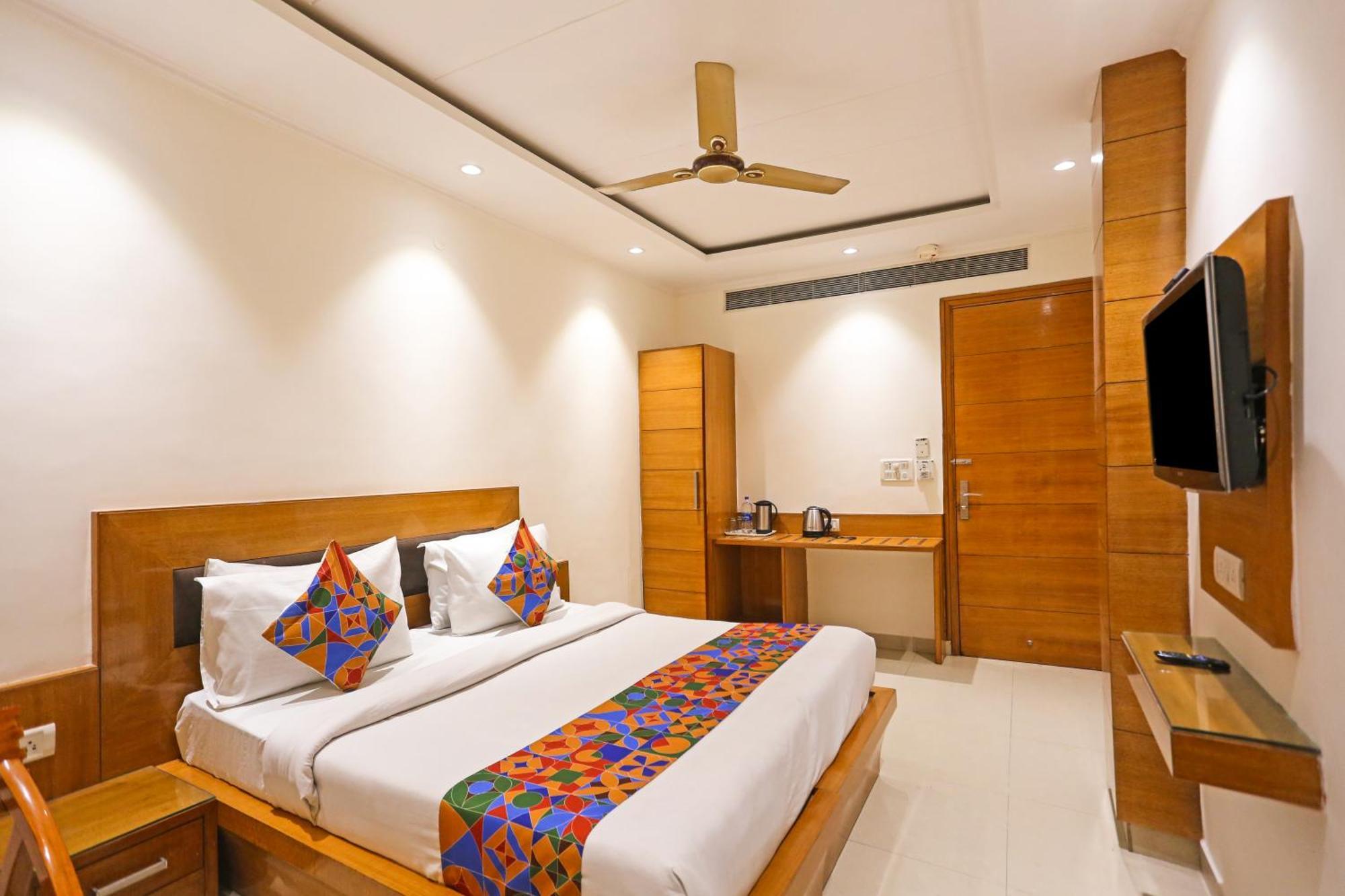 Hotel Silky Palace Near Igi Airportt ニューデリー エクステリア 写真