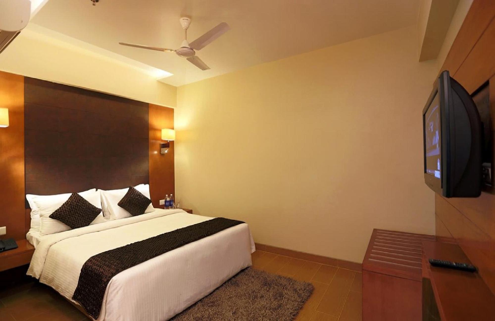 Hotel Silky Palace Near Igi Airportt ニューデリー エクステリア 写真